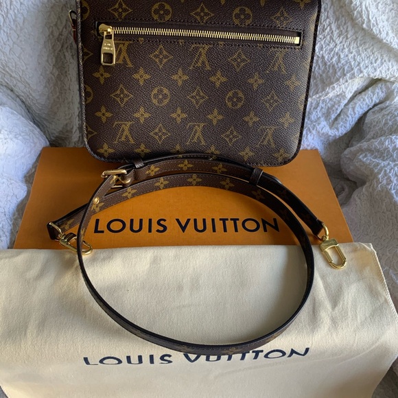 ❌SOLD❌ Brand New Louis Vuitton Pochette Metis Monogram - Picture 2 of 9